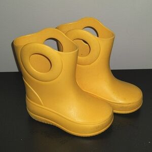 Yellow toddler rain boots - size 5